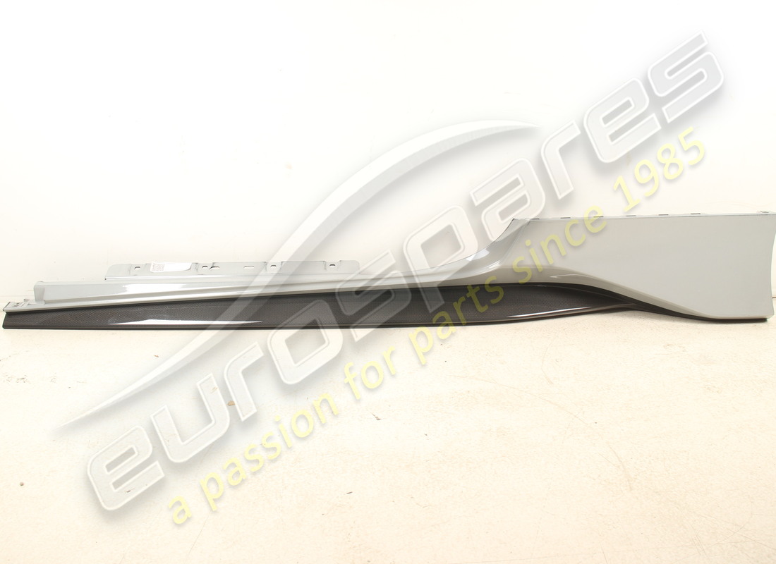 NEU (SONSTIGE) Ferrari KOMPLETTE UNTERTÜRVERKLEIDUNG LINKS. TEILENUMMER 766055 (1)