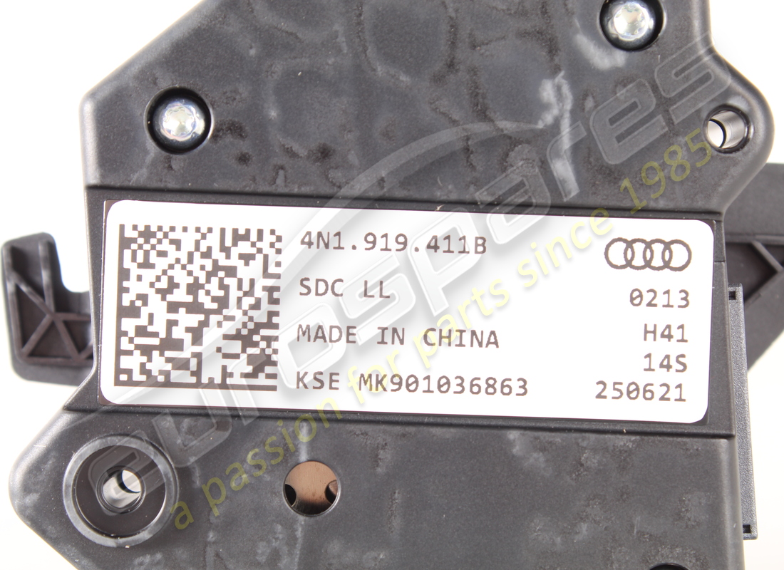 NEUE LAMBORGHINI-SCHNITTSTELLE FÜR CAN-BUS-INFOTAINMENT. TEILENUMMER 4N1919411B (4) neue lamborghini-schnittstelle für can-bus-infotainment. teilenummer 4n1919411b (4)