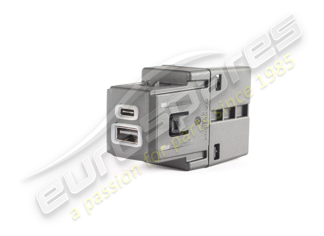 GEBRAUCHTE Maserati HILFSBUCHSE UND USB-ANSCHLUSS . TEILENUMMER 675001147 (1)
