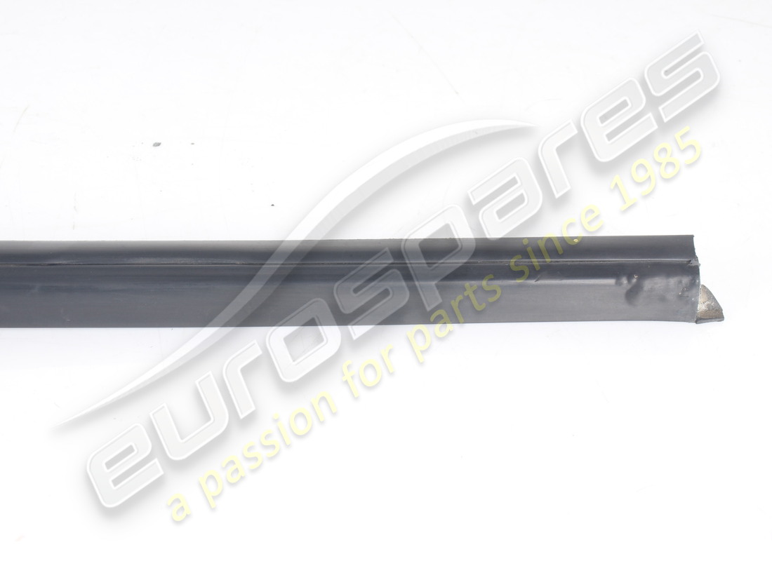 used maserati front rh window weather gask. part number 67820200 (6)