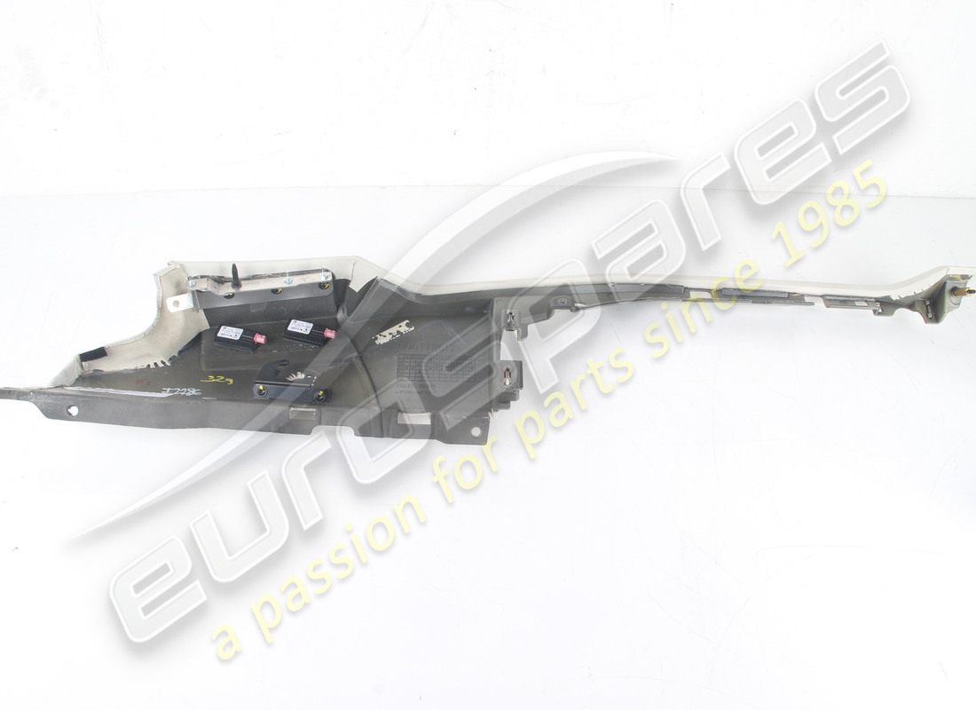 gebrauchte eurospares untere armaturenbrettverkleidungen in hellgrauem leder 4301 teilenummern 947673 und 947672 sind aus leder, nicht aus alcantara. teilenummer eap1723553 (4)