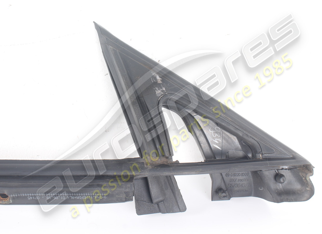 GEBRAUCHTE FERRARI RECHTE AUSSENFENSTERABDICHTUNG. TEILENUMMER 82208000 (5) gebrauchte ferrari rechte aussenfensterabdichtung. teilenummer 82208000 (5)