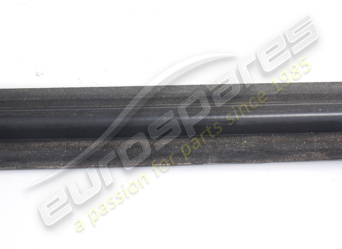 GEBRAUCHTE FERRARI RECHTE AUSSENFENSTERABDICHTUNG. TEILENUMMER 82208000 (3) gebrauchte ferrari rechte aussenfensterabdichtung. teilenummer 82208000 (3)
