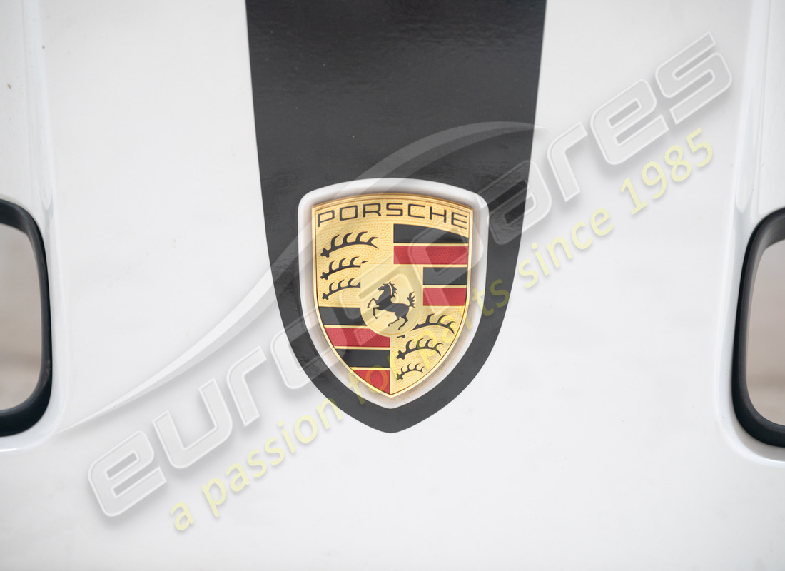 beschädigte porsche motorhaube. teilenummer 9gt823021 (2)