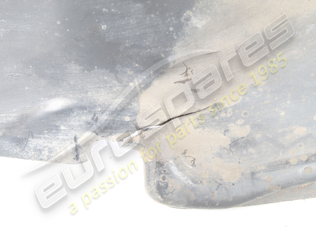 beschädigt maserati radkastenschutz vorne rechts. teilenummer 372500526 (6)