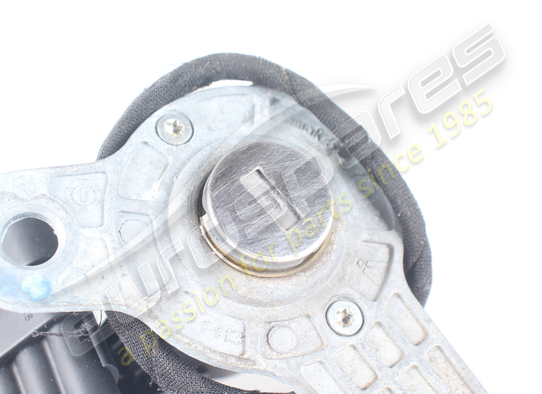 VERWENDETER FERRARI VERRIEGELUNGSHALTER. TEILENUMMER 89180800 (2) verwendeter ferrari verriegelungshalter. teilenummer 89180800 (2)