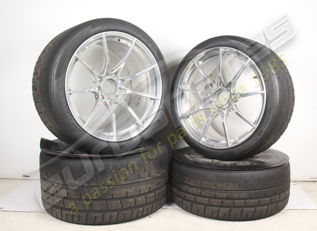GEBRAUCHTER MCLAREN-RADSATZ. TEILENUMMER EAP1558709 (1)