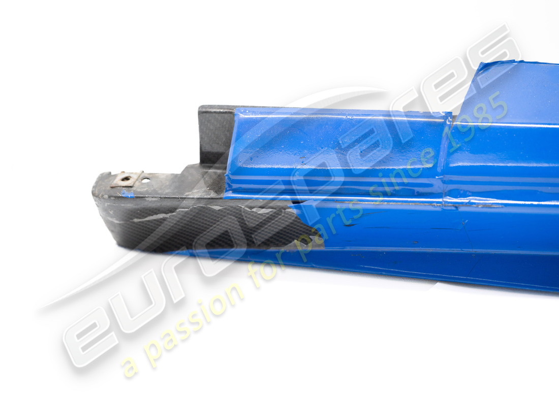 gebrauchte ferrari untertürverkleidung links. teilenummer 83429110 (3)