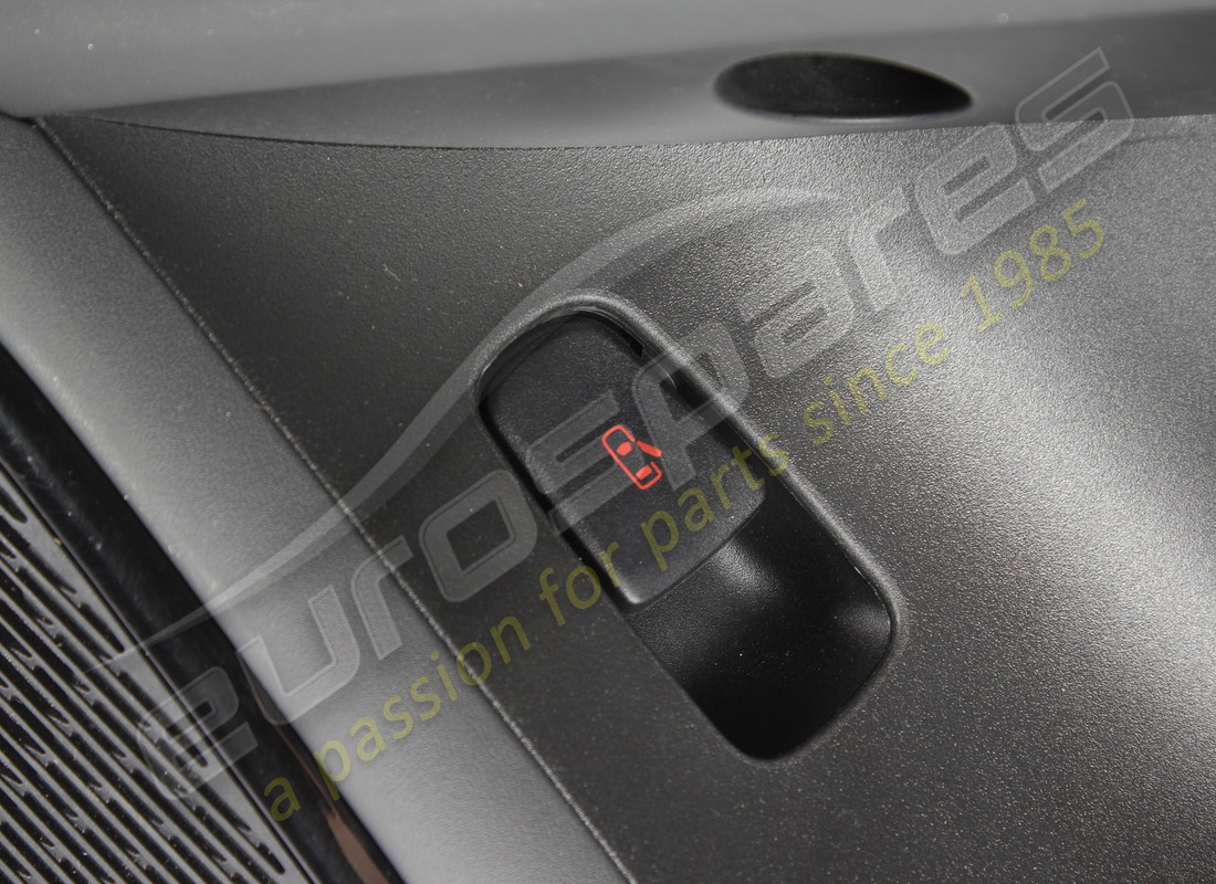 gebrauchte maserati vordere rechte türverkleidung. teilenummer 670225866 (4)
