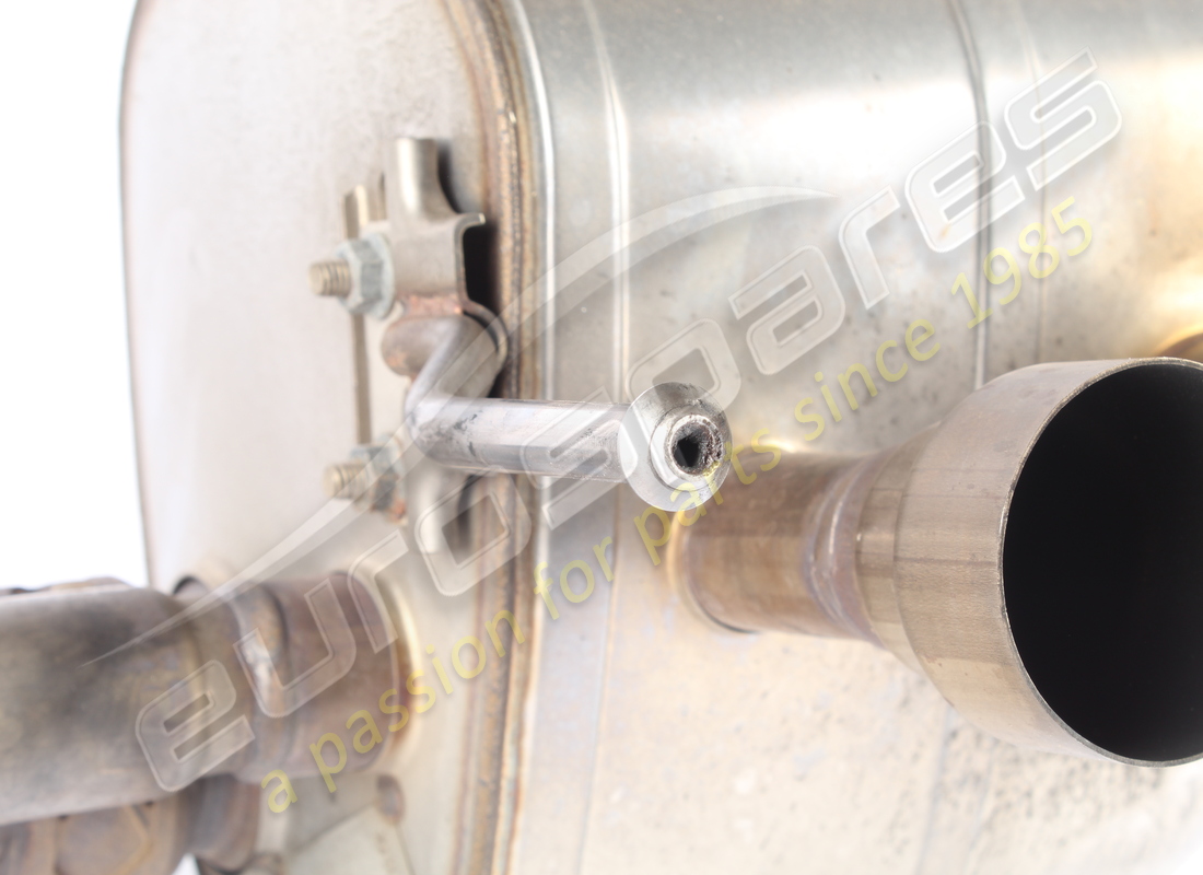 GEBRAUCHTER FERRARI HINTERER RECHTER SCHALLDÄMPFER. TEILENUMMER 309364 (2) gebrauchter ferrari hinterer rechter schalldämpfer. teilenummer 309364 (2)