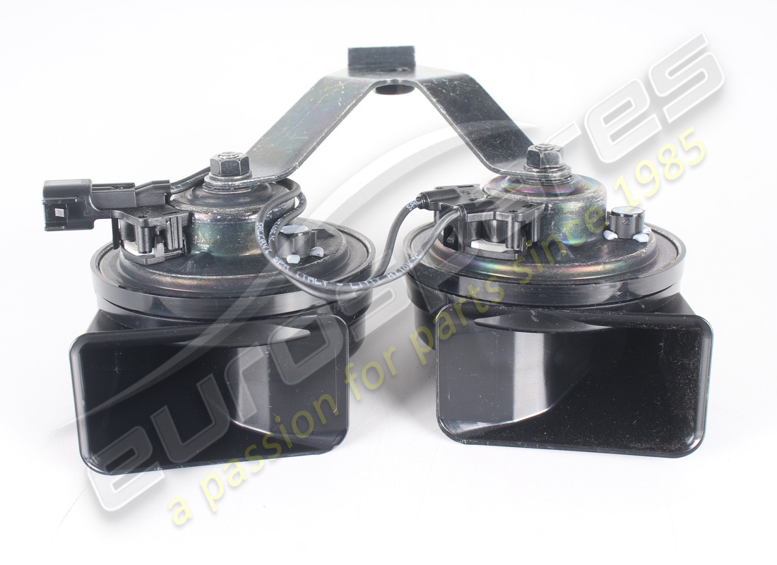 new aston martin horn assembly & bracket. part number ad2313a803bb (1)