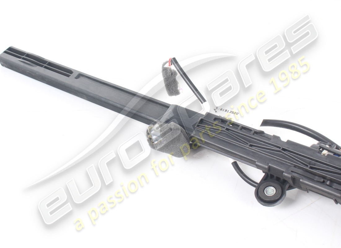 GEBRAUCHT FERRARI RECHTER RIEMENVERLÄNGERER. TEILENUMMER 81913500 (3) gebraucht ferrari rechter riemenverlängerer. teilenummer 81913500 (3)