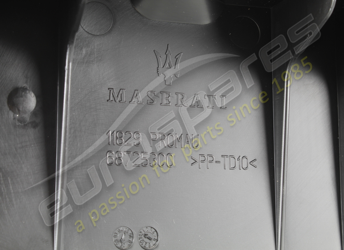 NEUER MASERATI USA VORDERER KENNZEICHENHALTER. TEILENUMMER 68725300 (4) neuer maserati usa vorderer kennzeichenhalter. teilenummer 68725300 (4)