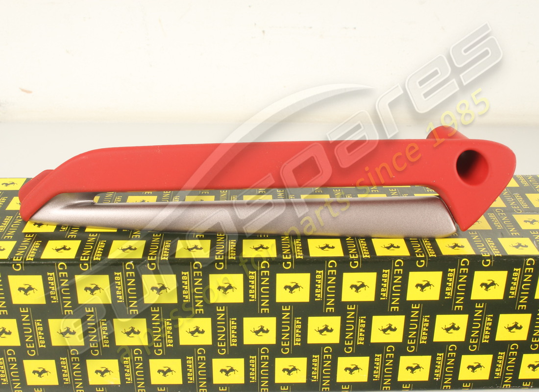 neu ferrari komplette rechte befestigungsplatte. teilenummer 82118530 (3)