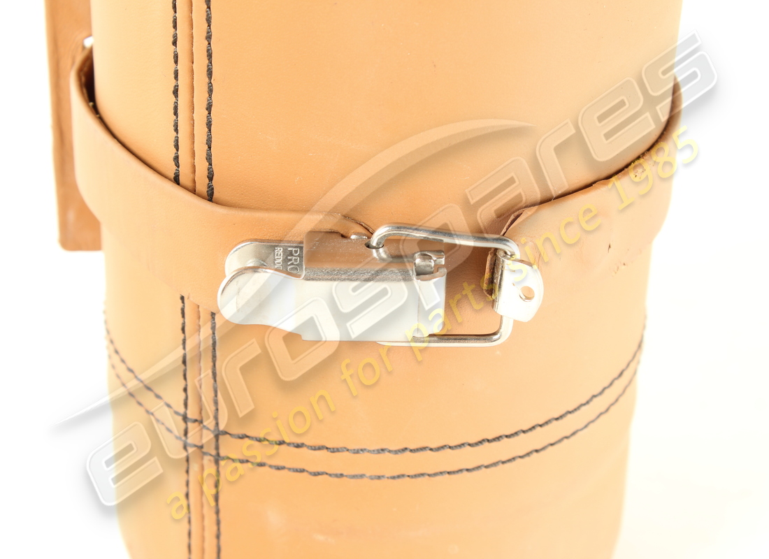 gebrauchter eurospares feuerlöscher mit halterung und lederumschlag. teilenummer eap1566237 (2)