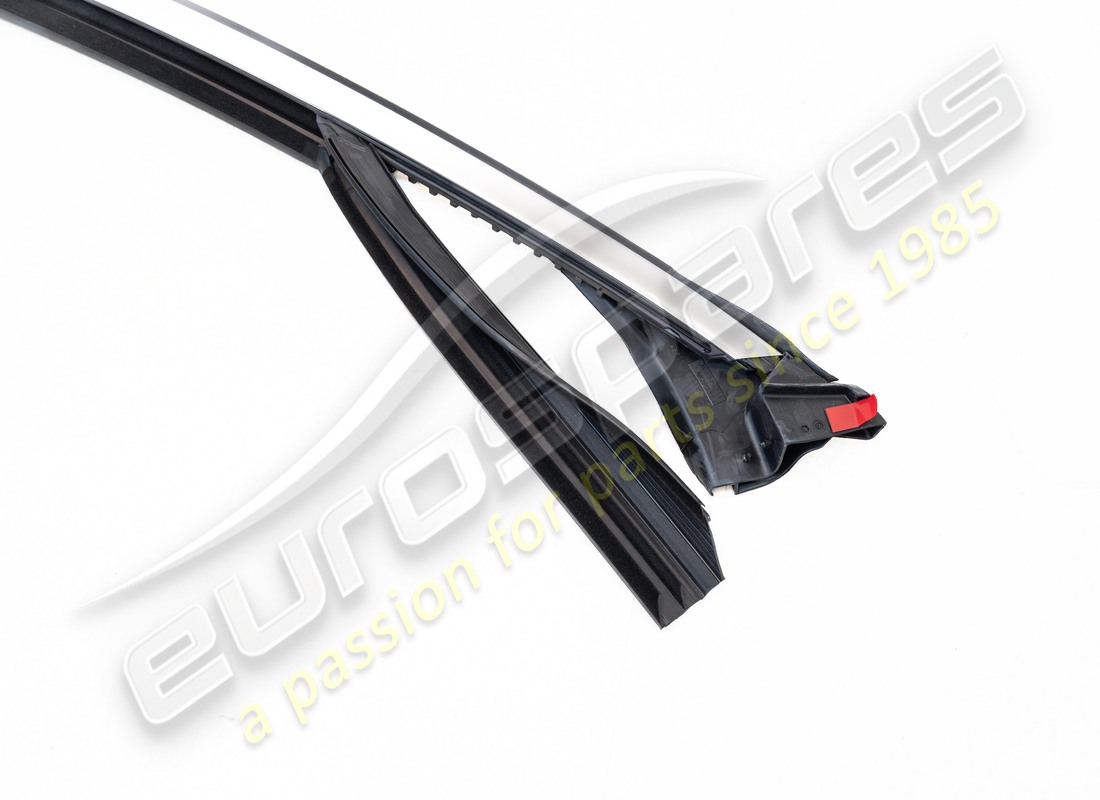 NEUE MASERATI RECHTE VORDERE DICHTUNG. TEILENUMMER 670295991 (2) neue maserati rechte vordere dichtung. teilenummer 670295991 (2)