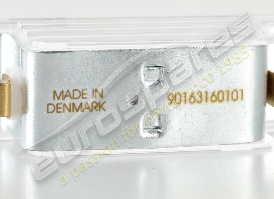 NEW PORSCHE LICENSE PLATE LIGHT - PACKING - BULB. PART NUMBER 90163160101 (4) new porsche license plate light - packing - bulb. part number 90163160101 (4)