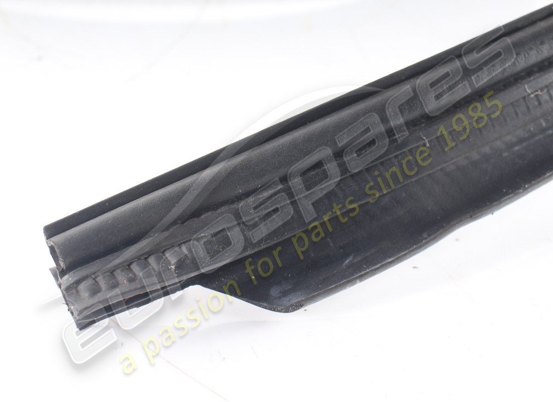 gebrauchte maserati gepäckraumdichtung. teilenummer 68084300 (2)