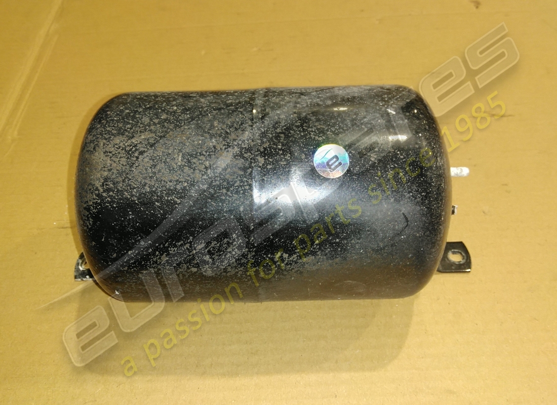 beschädigter ferrari vakuumtank. teilenummer 168038 (2)