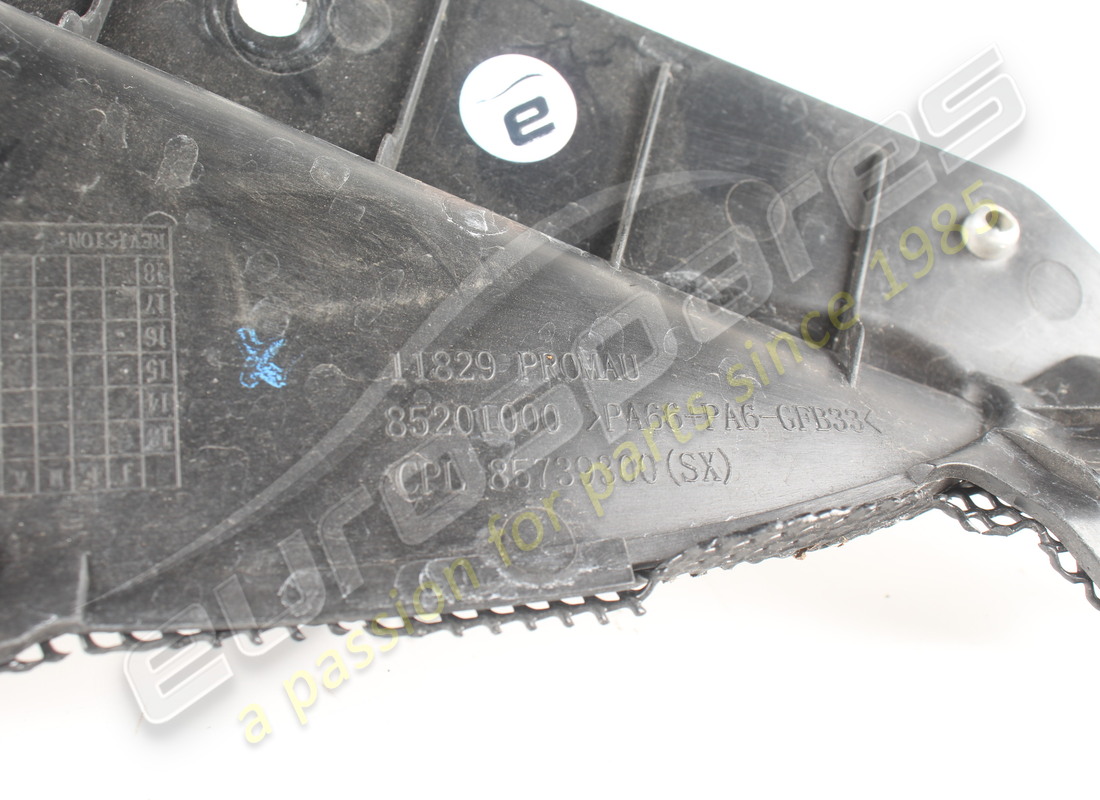 used ferrari complete lh fender grille. part number 85739300 (4)