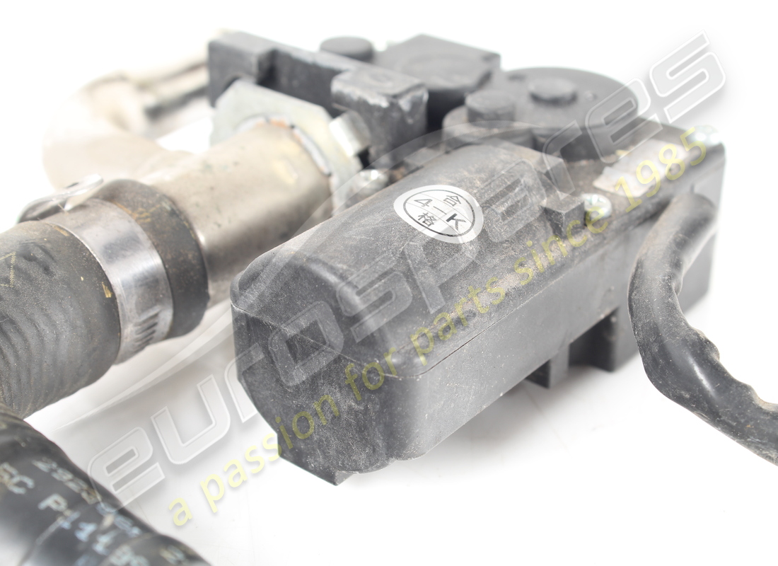 gebrauchtes ferrari rh tgk-ventil. teilenummer 67635900 (4)