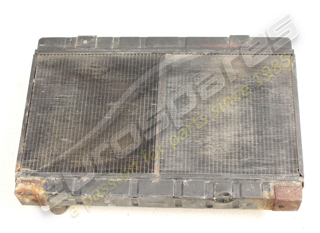 gebrauchter ferrari wasserkühler. teilenummer 126879 (2)