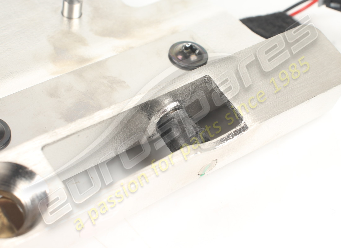 GEBRAUCHT FERRARI SCHLIESSSTÜCK LINKS KOMPLETT. TEILENUMMER 83977900 (2) gebraucht ferrari schliessstück links komplett. teilenummer 83977900 (2)