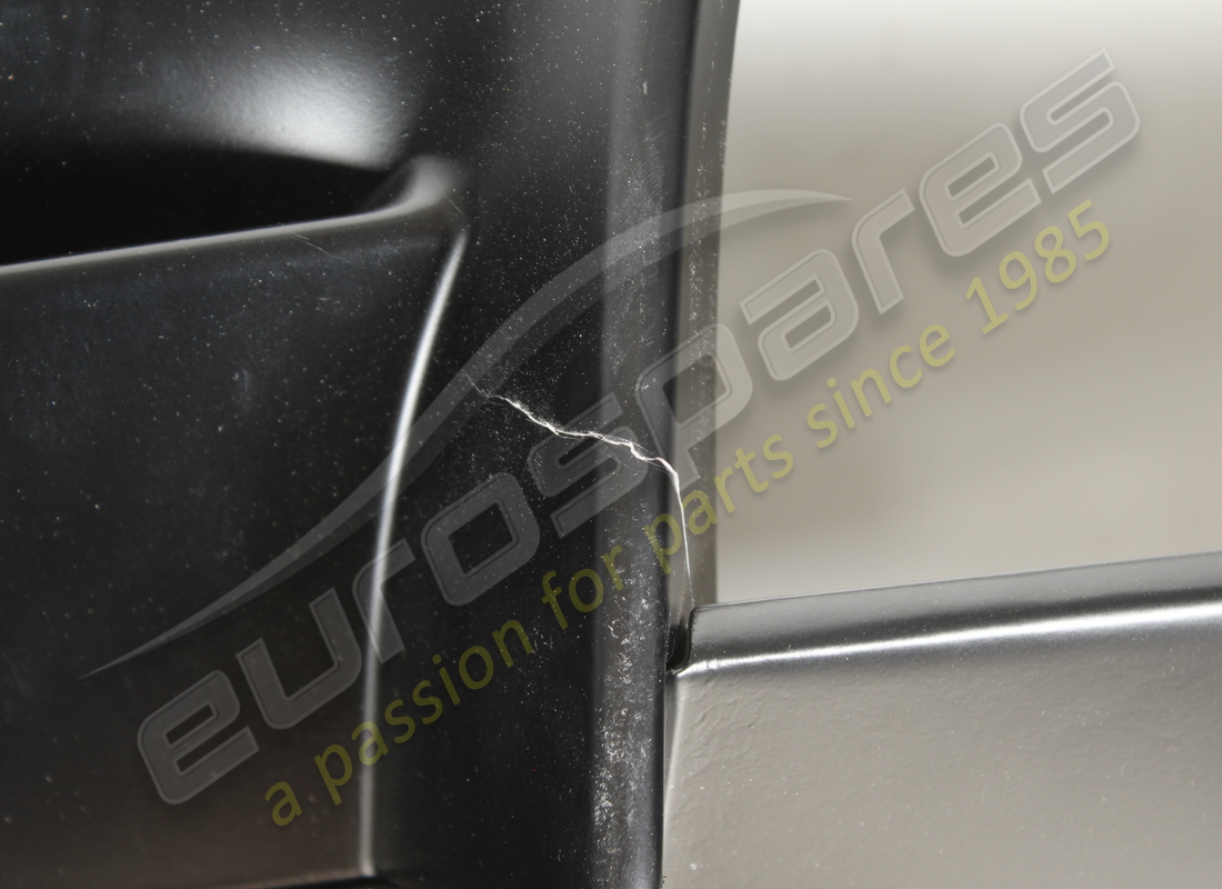 beschädigter ferrari heckdiffusor. teilenummer 877913 (3)