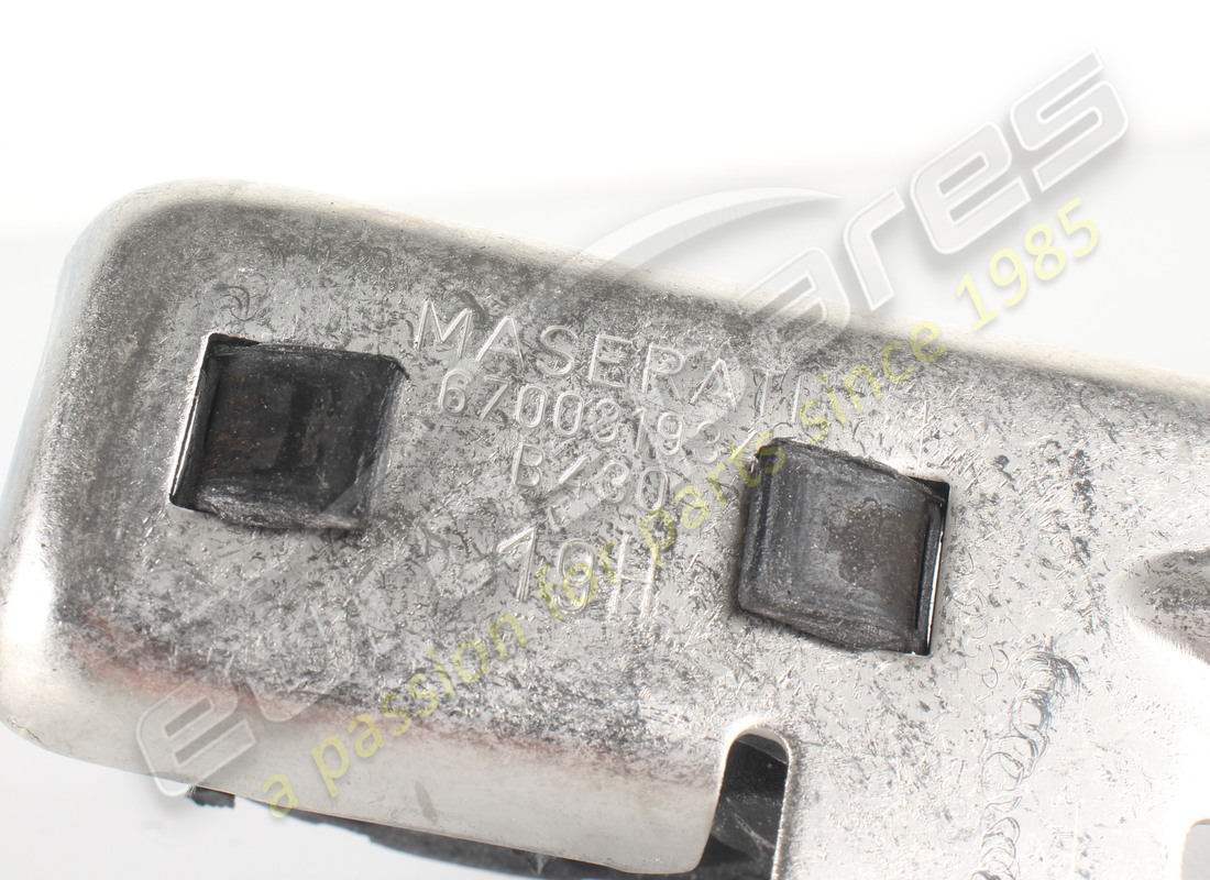 neu maserati rechte hintere halterung auspuffrohr. teilenummer 670031934 (2)