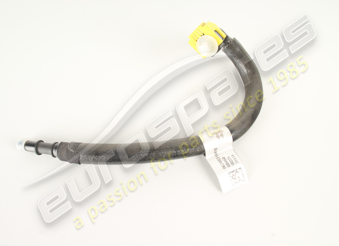 neue maserati kraftstoffleitungen im motorraum. teilenummer 670031641 (1)