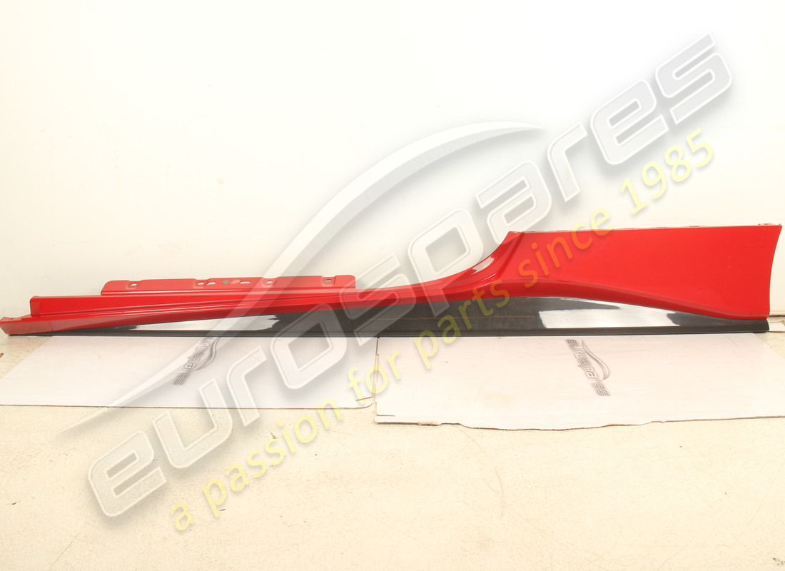 gebrauchte ferrari untertürverkleidung links. teilenummer 86936410 (1)