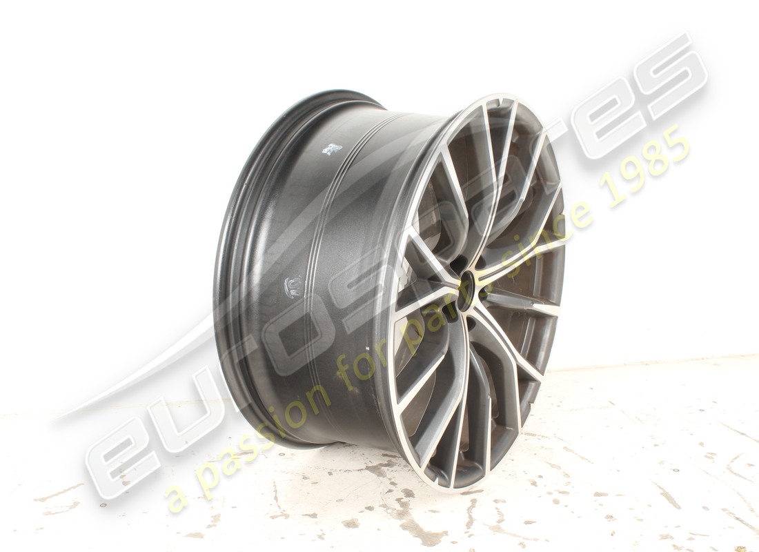 gebrauchtes maserati hinterrad. teilenummer 980182008 (2)