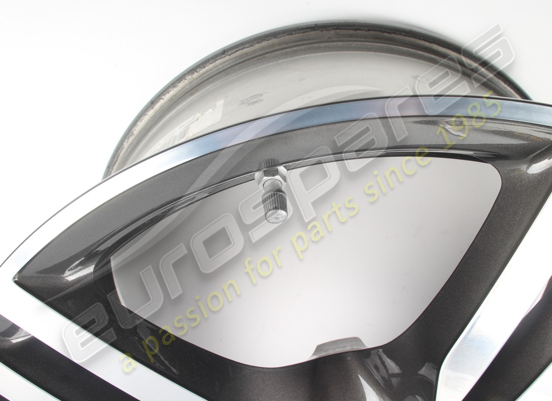 gebrauchtes ferrari hinterrad. teilenummer 855341 (2)