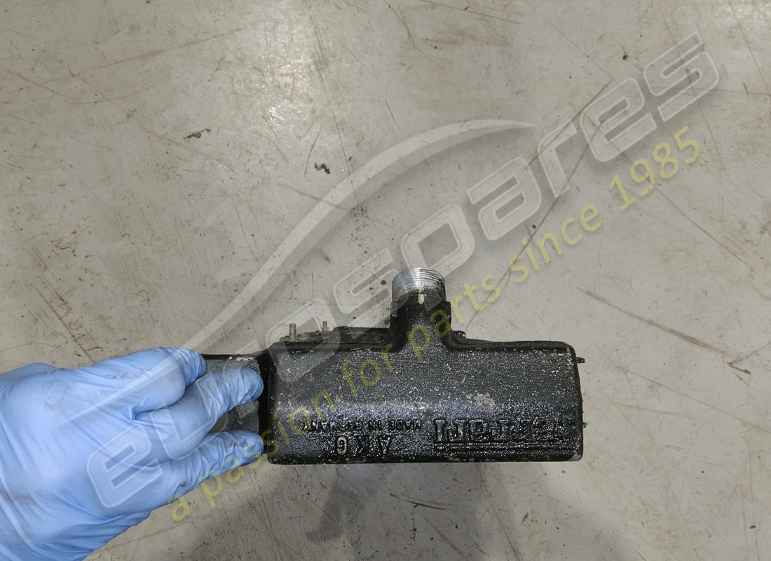 beschädigter ferrari ölkühler. teilenummer 164616 (3)