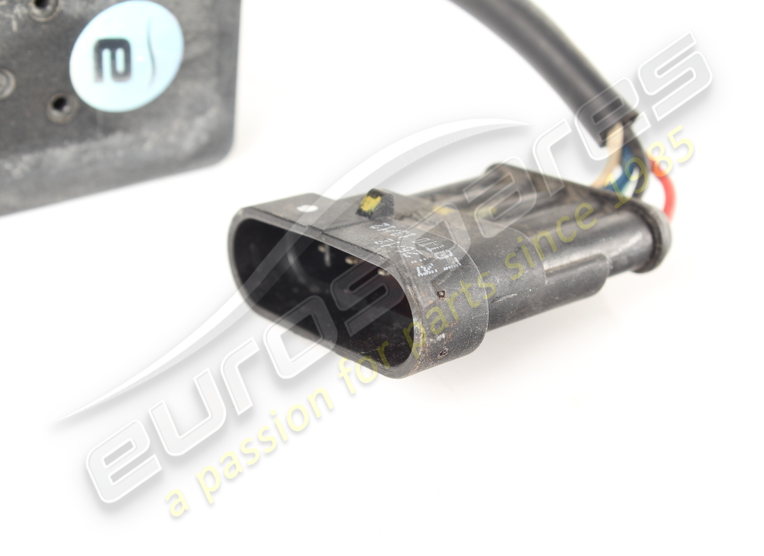 gebrauchtes ferrari rh tgk-ventil. teilenummer 67635900 (2)