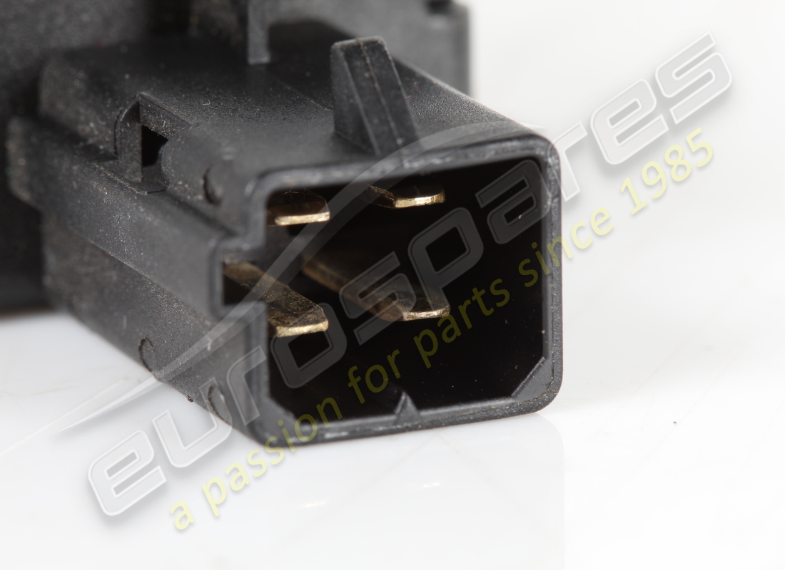 GEBRAUCHTER FERRARI DRUCKTASTERSCHALTER. TEILENUMMER 201957 (2) gebrauchter ferrari drucktasterschalter. teilenummer 201957 (2)