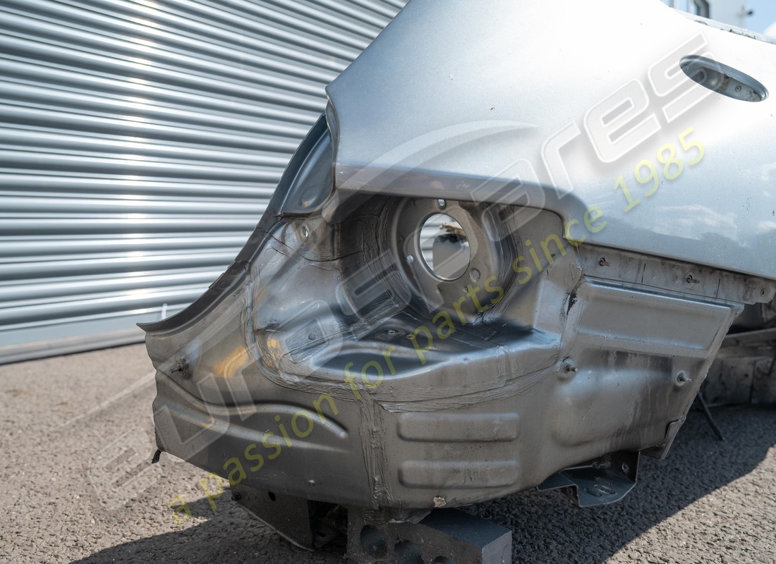 verwendet ferrari komplette hintere rechte flanke. teilenummer 83275611 (2)