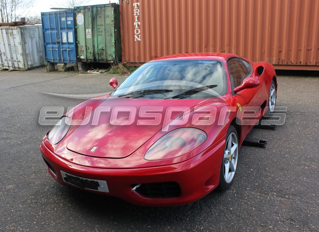 ferrari 360 modena wird für den abbau bei eurospares vorbereitet