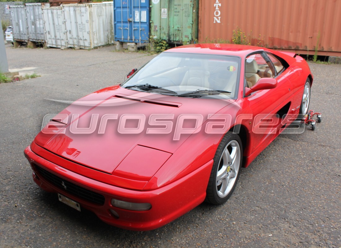 ferrari 355 (5.2 motronic) wird für den abbau bei eurospares vorbereitet