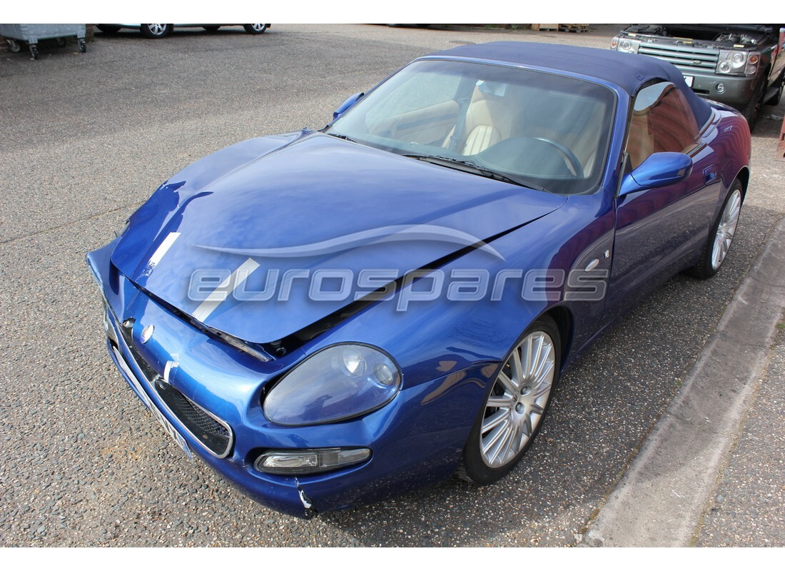 maserati 4200 spyder (2004) wird für den abbau bei eurospares vorbereitet