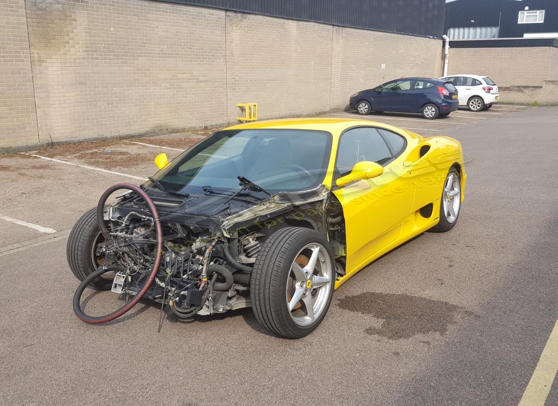 ferrari 360 modena wird für den abbau bei eurospares vorbereitet