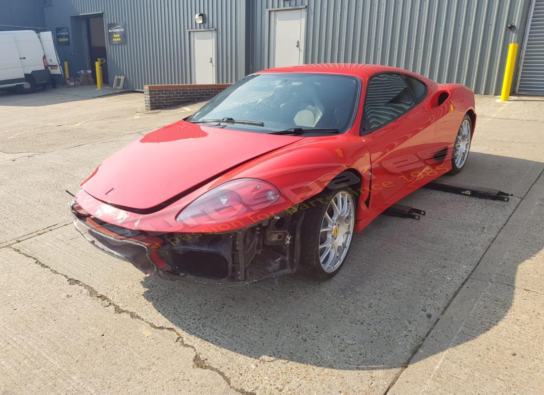 ferrari 360 modena wird für den abbau bei eurospares vorbereitet