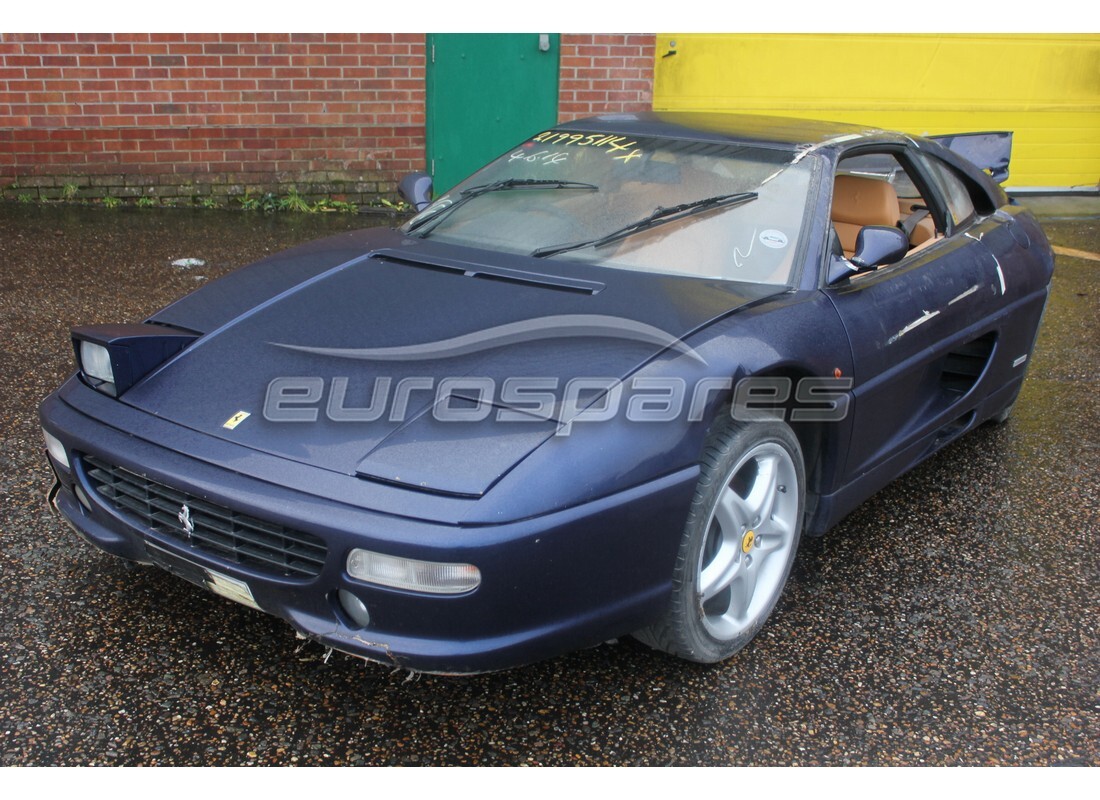 ferrari 355 (2.7 motronic) wird für den abbau bei eurospares vorbereitet