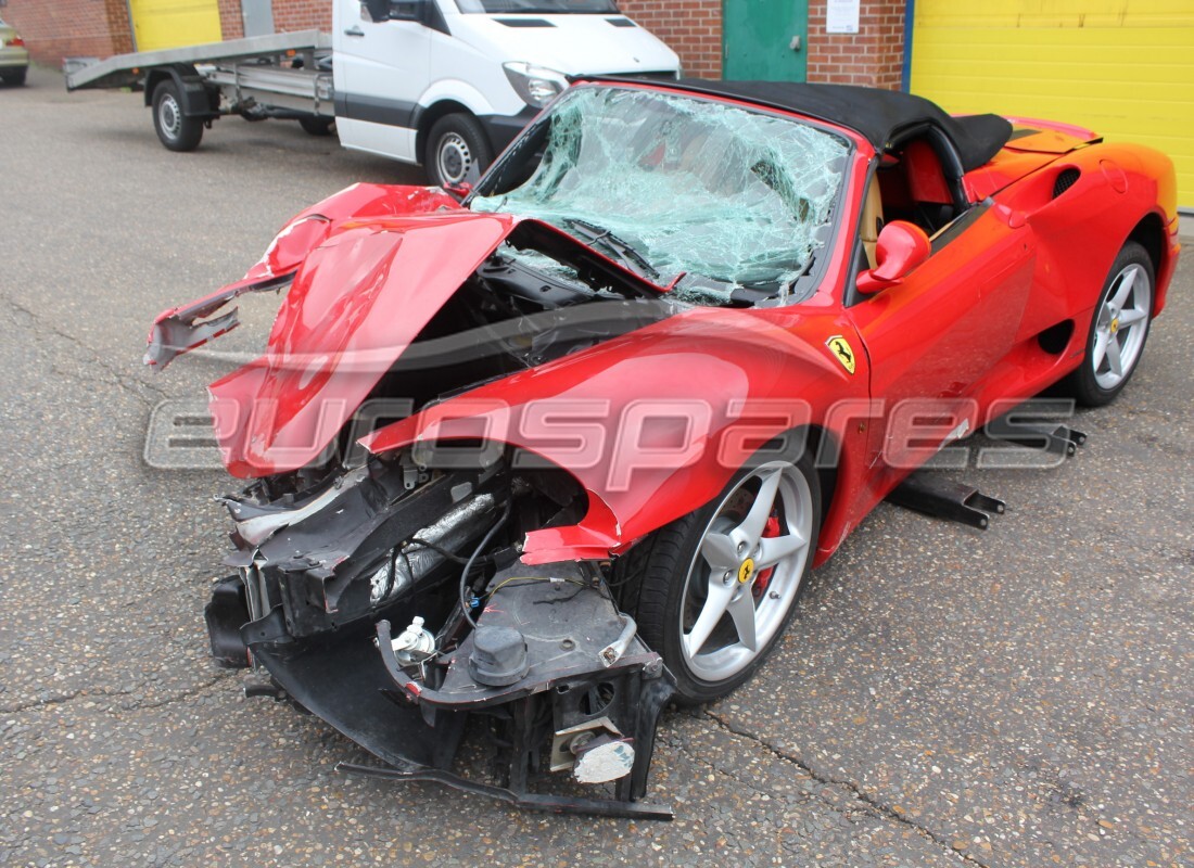 ferrari 360 spider wird für den abbau bei eurospares vorbereitet