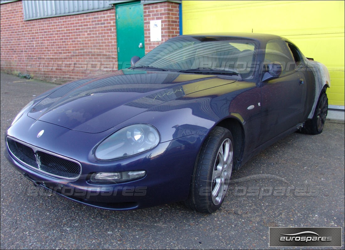 maserati 4200 coupe (2003) wird für den abbau bei eurospares vorbereitet