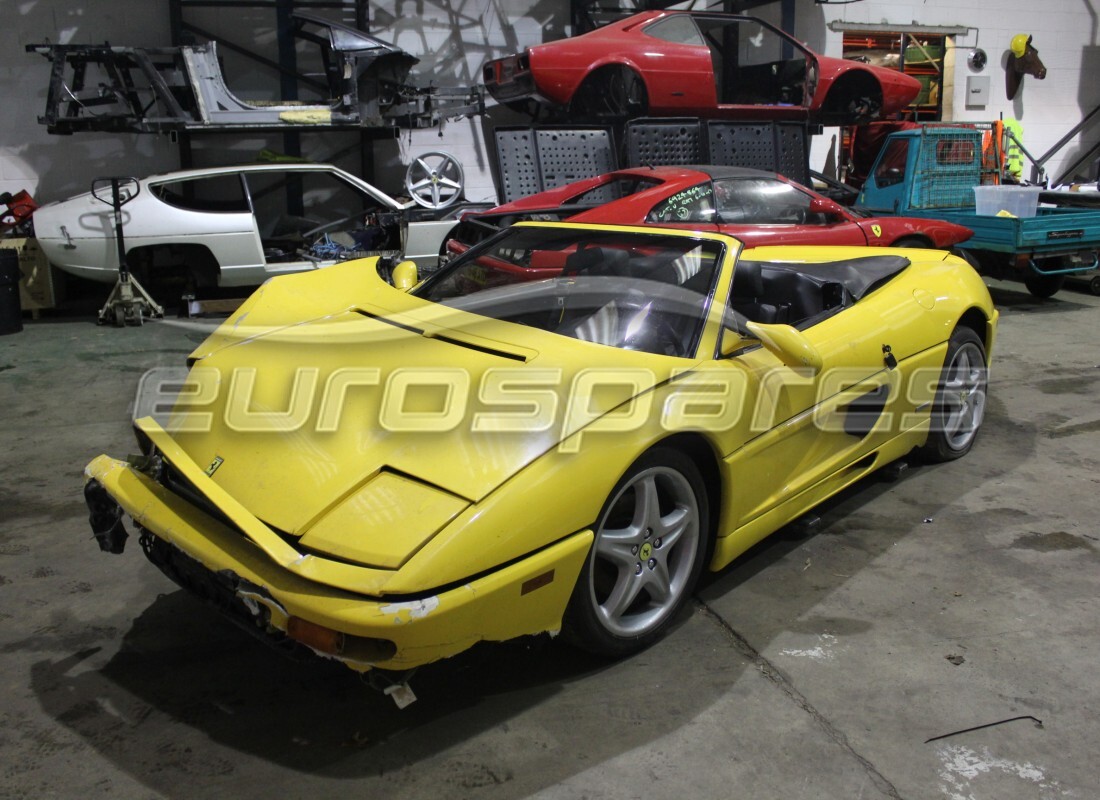 ferrari 355 (5.2 motronic) wird für den abbau bei eurospares vorbereitet