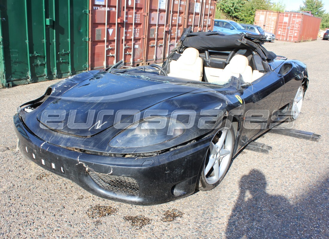 ferrari 360 spider wird für den abbau bei eurospares vorbereitet