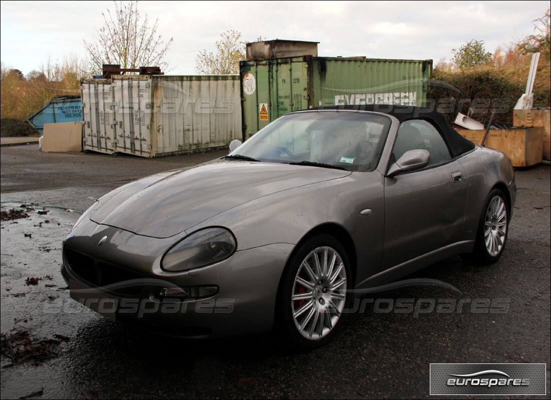 maserati 4200 spyder (2002) wird für den abbau bei eurospares vorbereitet